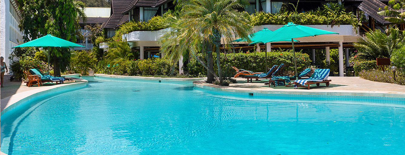Swimming Pools - Travellers Beach Hotel & Club